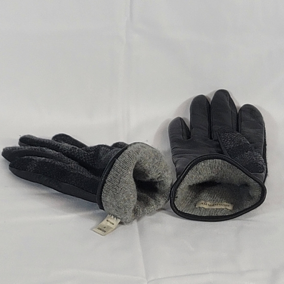 SOLD Burberry Charcoal and Black Leather Check Gloves Size M/L - Picture 7 of 9